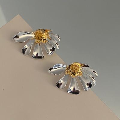 China Unique Retro CLASSIC 925 Sterling Silver Daisy Earring Half Flower Petal Stud Earrings Jewelry For Women for sale