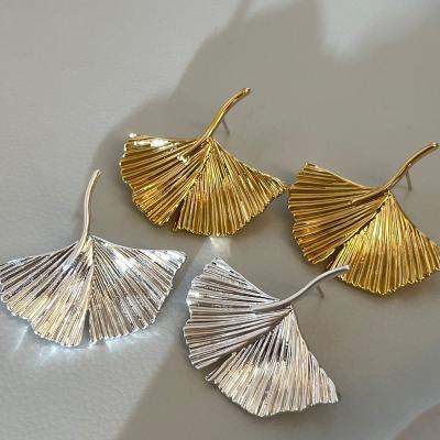 China CLASSIC 925 Vintage Ginkgo Leaf Earrings Gold Ginkgo Biloba Leaves Earrings Unique Jewelry Gift For Women for sale