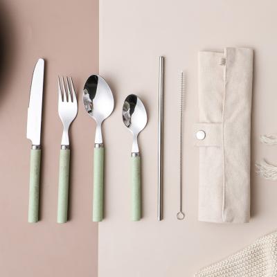 China Sustainable 6 Pcs Travel Reusable Eco Friendly Green Straw Handle Design Portable Flatware Wheat Cutlery Set For Camping for sale