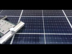 Solar panel cleaning machine