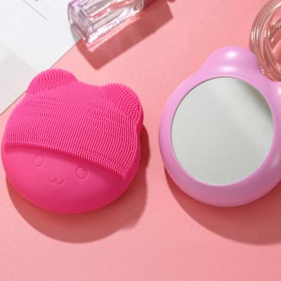 China Mini Facial Brush Electric Silicone Facial Wash Brush Silicone Pore Remover Machine Beauty Brush for sale