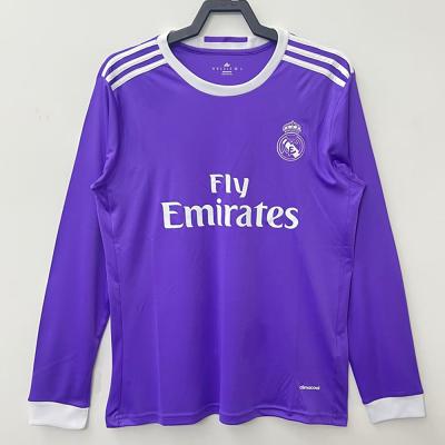 China Van het Voetbaljerseys van de uitgaven de Lange Koker Purpere Retro Voetbal Jersey Te koop