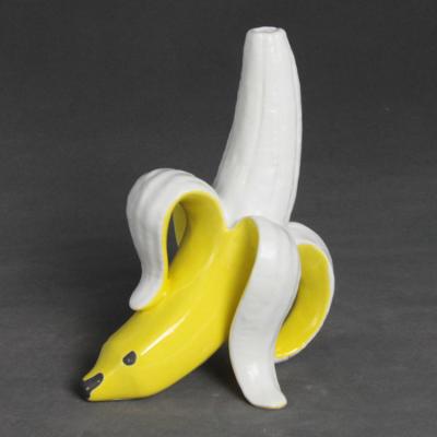 China Industrial Art And Crafts Creative Banana Ornaments Customized Color Banana Decorations Glazed Ceramic Banana Flower Vase for sale