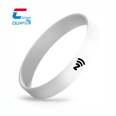 China NFC Thin Band Waterproof/Waterproof Hot Social Media Share Customized Thin NFC Wristband rfid silicone wristband for sale