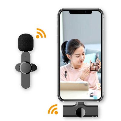 China Tiktok Wireless Microphone Facebook Youtube Live Streaming Mini Professional System Lavalier Headset Microphone for Smartphone Iphoneinging for sale