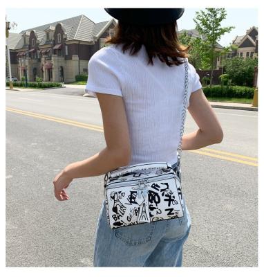 China TS9018 2021 wholesale fashion fashion graffiti handbags for women pinch and graffiti chain shoulder lady bags graffiti women handbags for sale