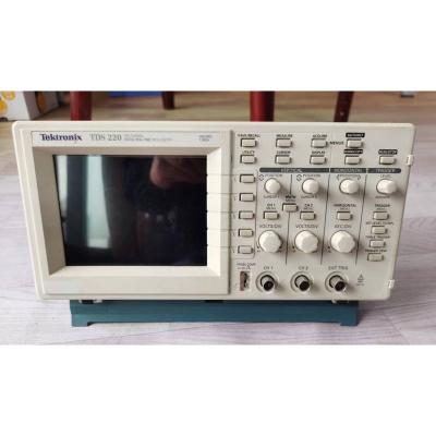 China Tektronix TDS220 100 MHz 2 Channel Digital Oscilloscope TDS220 for sale