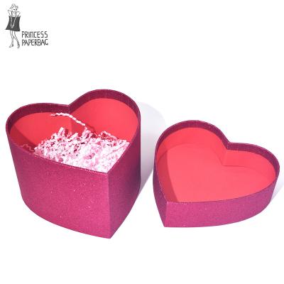 China Recycled Materials Complete Rigid Heart Shape Box Attractive And Creative Vending Gift for sale