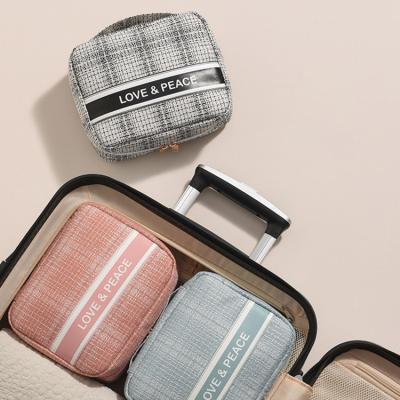 China 2021 New Arrival Custom Geometric Lattice Top Toiletries Storage Bag Women Travel Clutch Mini Belt Makeup Cosmetic Bags Fashion for sale