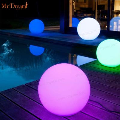 China Outdoor 16 Colors Changing Waterproof Inflatable Glow In The Dark Outdoor Pool Illuminated Led Ball Lights for sale