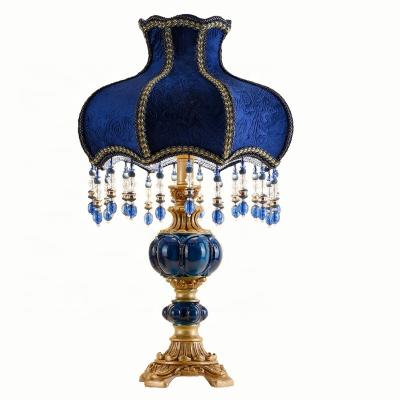 China Modern Good Quality Decor Bedside Fabric Shade Luxury Modern Table Lamps Reading Light Desk Lamp For Hotel Bedroom Living Room for sale