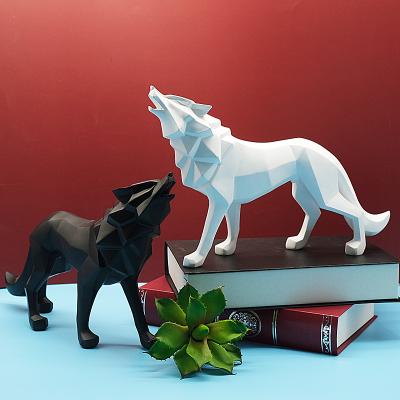 China Worldwide Hot Item Luxury Handmade Art Craft of Wolf Statue Interior Animal Decoration from Resin 2022 for sale