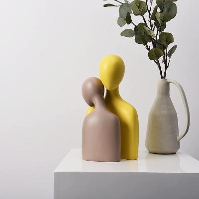 China Unique World Resin Shelf Decoration Statues Subtract Couples Bust Lover Sculpture for sale