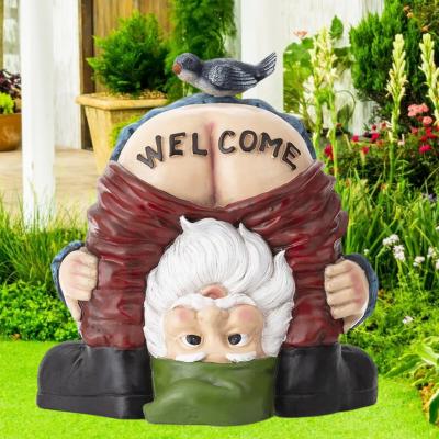 China Europe Resin Gnomes Funny Art Craft Resin Friendly Ornaments For Outdoor Decoration for sale