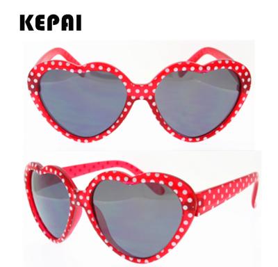 China Fashion Sunglasses Fashion New Vintage Style Heart Shaped Sunglasses For Kids for sale