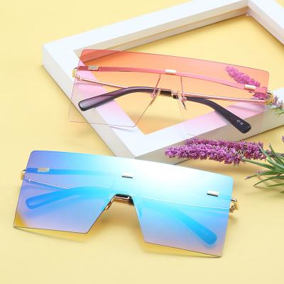 China Wrap 2022 Brand New Oversized Luxury Fashionable Flat Surface Women Red Blue Lens Vintage Men Gradient Shading UV400 Square Sunglasses Lenses for sale