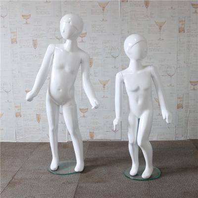 China Popular Environmental Painting XINJI Plus Size Mannequin White Child Fiberglass Clothes Display for sale