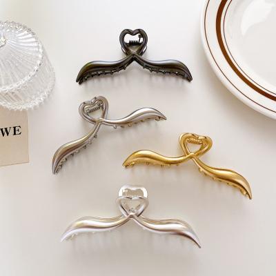 China New Alloy Summer Blonde Hair Clips Large For Girls Large Thick Gold Heart Clip Metal Hair Claw Hair Clip for sale