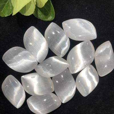 China China Hot Sale High Quality Selenite Leaf Shape Pendant Healing Gemstone Chakra Crystals For Decoration for sale