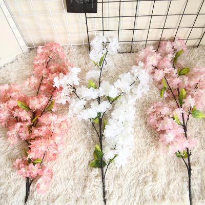 China Cheap High Quality Wedding Flower Arrangements in Convieniently Decoration 4 Branches Artificial Cherry Blossom Cherry Blossom Branches for sale