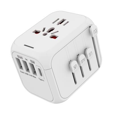 China Dual Fuse All in One World International Travel Adapter Universal Travel Adapter Fast Charger 5V 5A for sale