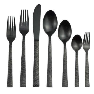 China Sustainable Food Grade SUS304 Hammer Design Matt Black Stainless Steel Cutlery Flatware Set for sale