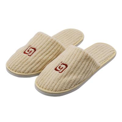 China Indoor Home Outdoor Beach UG Luxury  Hotel Guestroom SPA Toiletries Supplies Wholesale Adult Customized Logo Closed Toe Warm Soft Disposable Slippers for sale