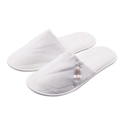 China EVA Covered UG Luxury White Customized Logo Organza Bag Package Hotel SPA Toiletries Supplies Wholesale Closed Toe Disposable Slippers for sale