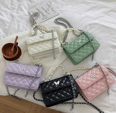 China Latest Fashion 2022 Fashion Handbags Chain Shoulder Bags Fashion Youth Lady Ladies Design Pearl Purses For Woman for sale