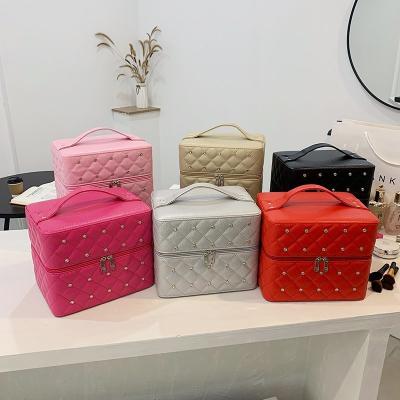 China Fashion 2021 Summer Hot Sale Girls Cosmetic Case Bags Travel Diamond Makeup Bags For Females for sale