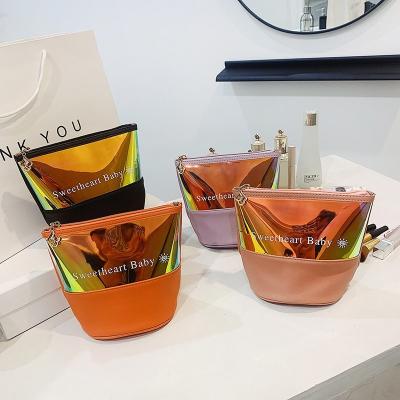 China 2021 Latest Fashion Clear PVC Laser Makeup Bags To Travel Handbags Transparent Waterproof Beach Cosmetic Bag for sale