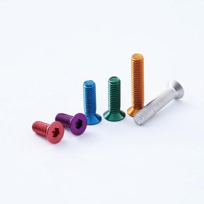 中国 Low MOQ 6061 7075 Countersunk Aluminum Alloy With M2 Color Screw DIN7991 Countersunk Hex Head Bolt Screw 販売のため