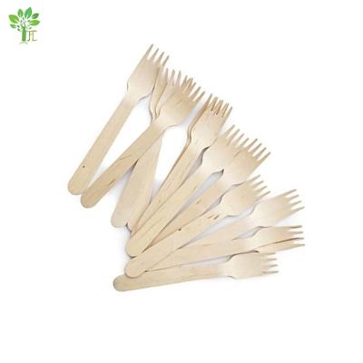 China Viable wholesale biodegradable wooden 5.5 inch tableware set is suitable for wedding party, take-out picnic and other occasions for sale