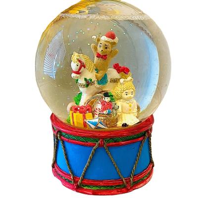 China Handcrafted Vintage Christmas Teddy Bear Musical Snow Globe Handmade Carved Ornament for 5.5