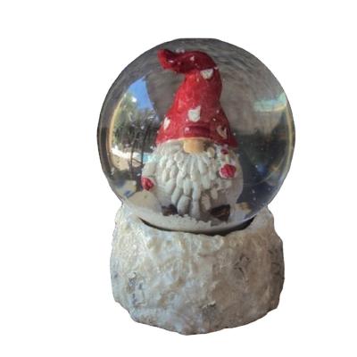 China Europe Handmade Resin Custom Snow Globe For Nanwei Hot Sale Custom Resin Gnome Christmas Snow Globe With Music for sale