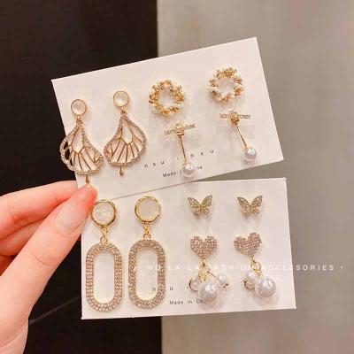 China 2021 TRENDY female twisted irregular pounding earrings 2021 fashion jewelry alloy stud earrings large for sale