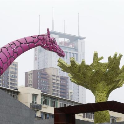 China Large modern minimalist giraffe art sculpture for mall decoration for sale