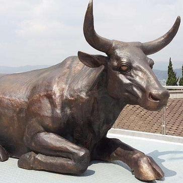 China Outdoor Brass Animal Life Size Wild Bronze Sculpture China Casting Sculpture Bronze Cow Bull for sale