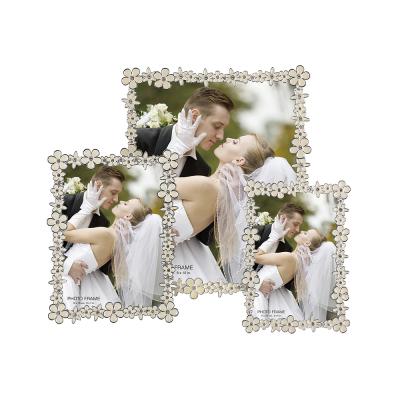 China Modern Zinc Alloy Diecasted Enamel Flower Design Pure White Photo Frames for sale