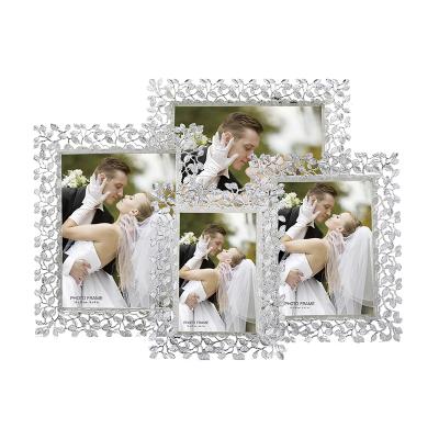 China Hollow Out Modern Design Leaves Zinc Alloy Die Casting Silver Plated Photo Frame for sale