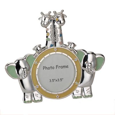 China Creative Elephants Baby Kid Photo Frame With Giraffe Design Gift Frame for sale