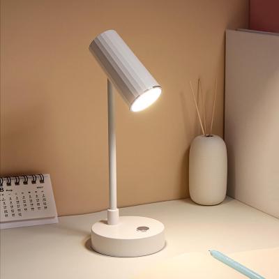 China Modern YIZHI Capacity Powered Usb Rechargeable Led Reading Book Desk Lamp Office Reading Table Lamp for sale