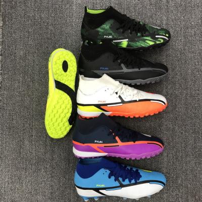 China EVA Soccer Shoes Men Football Boots Shoes Futsal Soccer Cleats Teenage Ankle Tops Mens Indoor Soccer Training Sneakers for sale