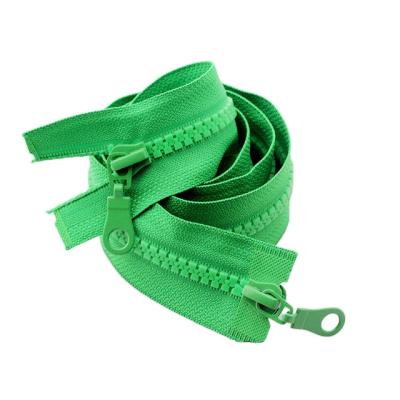 China Low Price Cloth Auto Lock Nickel Free Plastic Long Chain Roll Zipper Eco - Friendly Resin Zipper For Clothing Bags Coat à venda