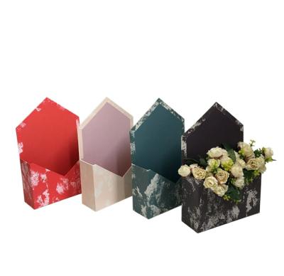 China Handmade Wholesale Low Price Wrap Shape Handle Floral Display Package Boxes Cajas Para Flores cajas de regalo for sale