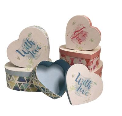 China Simple Pattern Handmade Heart Shape Gift Box With Luxury Candy Chocolate Drawer Packaging For Festival In Full Stock for sale