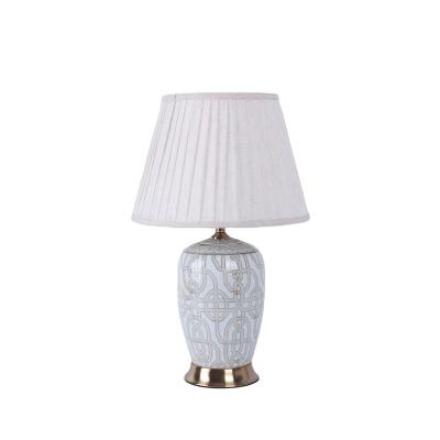 China Retro factory direct sales living room bedroom decorative lamps traditional American contracted ceramic table lamp for sale