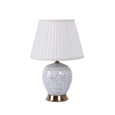 China Factory direct sale retro bedroom bedside lamp hotel traditional European country decorative ceramic table lamp for sale