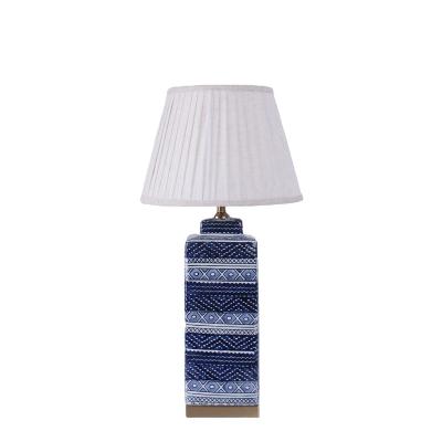 China Factory direct sale traditional blue and white hotel living room pot porcelain decorative ceramic table lamp for sale