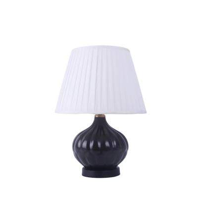 China Nordic traditional simple luxury creative warm fabric study bedroom living room retro light ceramic table lamp for sale